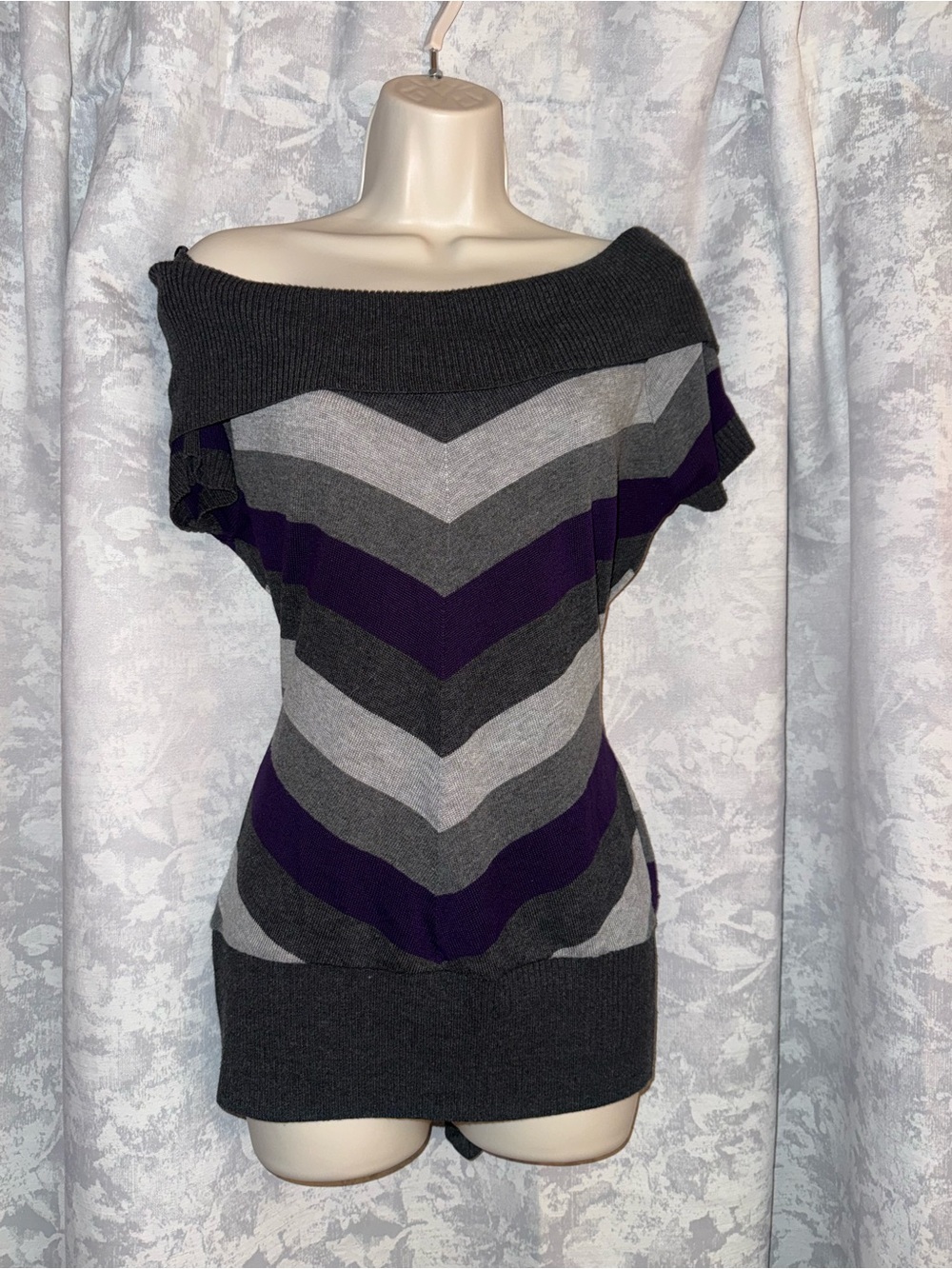Y2K Off-Shoulder Chevron Stripe Sweater Top - Purple & Gray